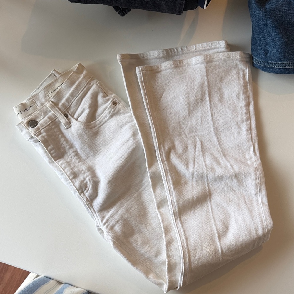 Denim Forum Women's White flared Jeans 28L